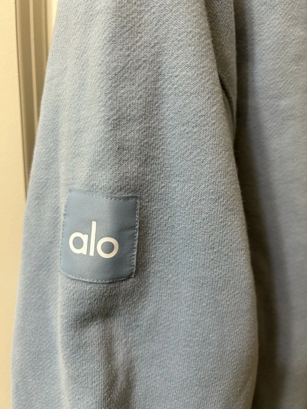 ALO Yoga comfortable pullover
